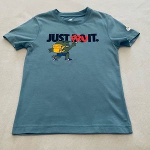 NIKE tee-shirts 5-6 years little kids